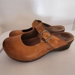 Dansko size 39 Martina style in camel